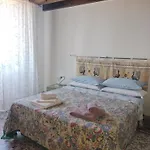 宾馆 La Casa Rossa 里奥拉萨尔多
