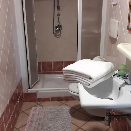 宾馆 La Casa Rossa 里奥拉萨尔多