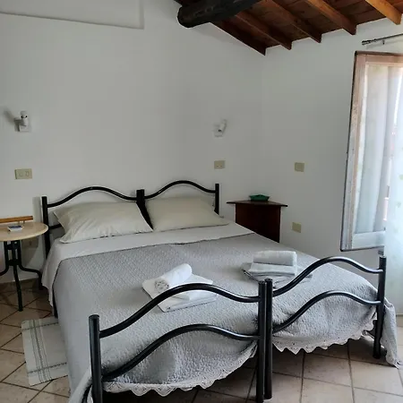 La Casa Rossa Inn